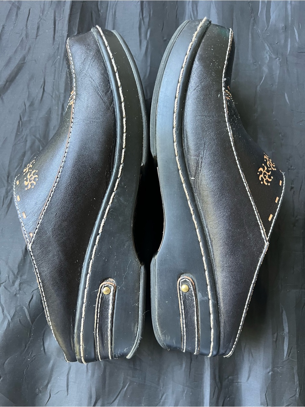 L'ATISTE Black Slip-On Loafers with Brown Stitching - Picture 6 of 12